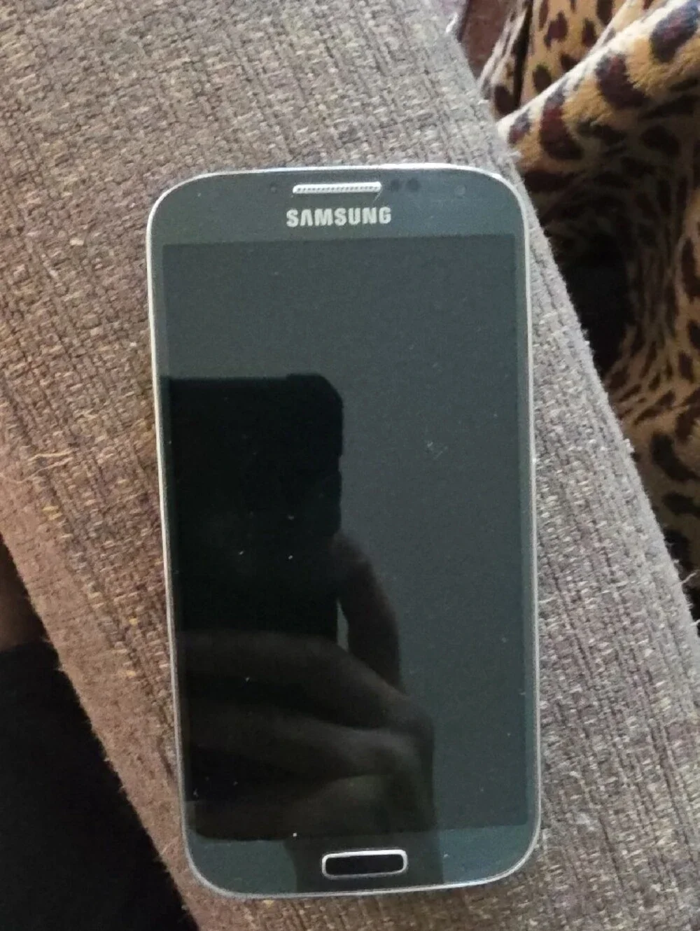 Samsung S4 Smartphone in Black with Silver Trim